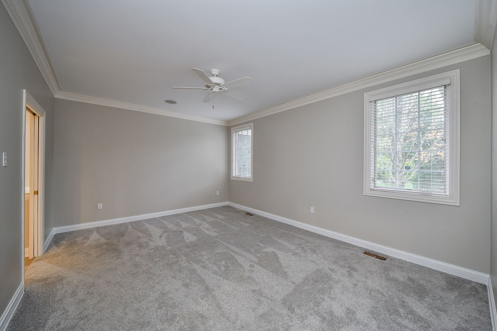 325 Delnor Glen Drive, Unit 325 St. Charles, IL 60174 - Photo 9 of 19 a view of an empty room with a window