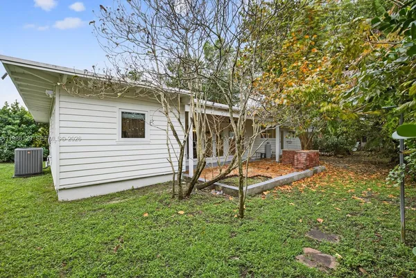 a view of a house with a backyard