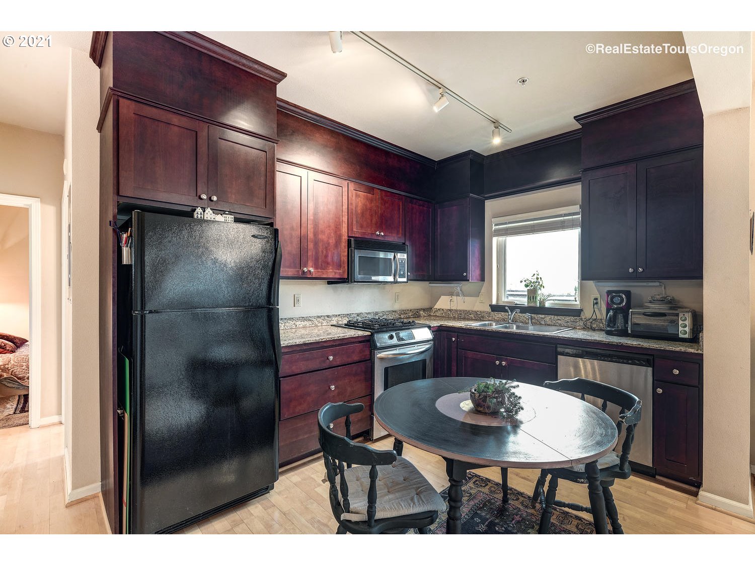 1630 Southwest Montgomery Street, Unit G Portland, OR 97201 - Photo 4 of 24