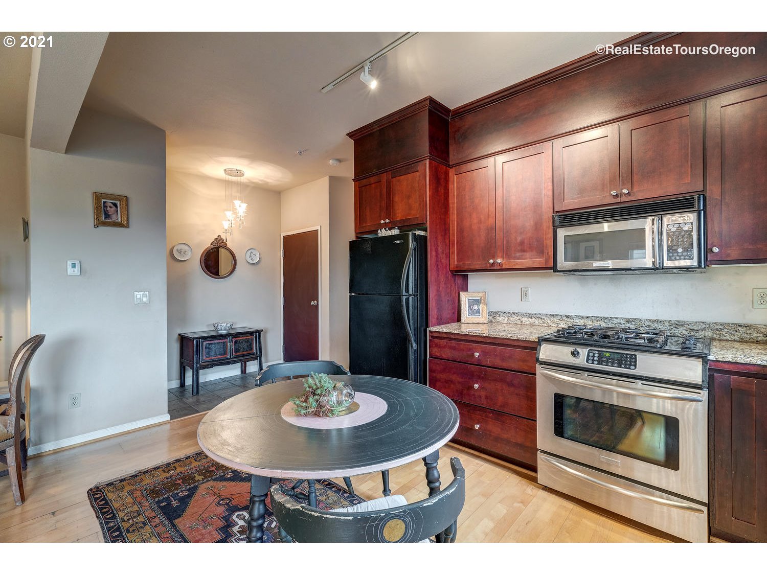 1630 Southwest Montgomery Street, Unit G Portland, OR 97201 - Photo 5 of 24