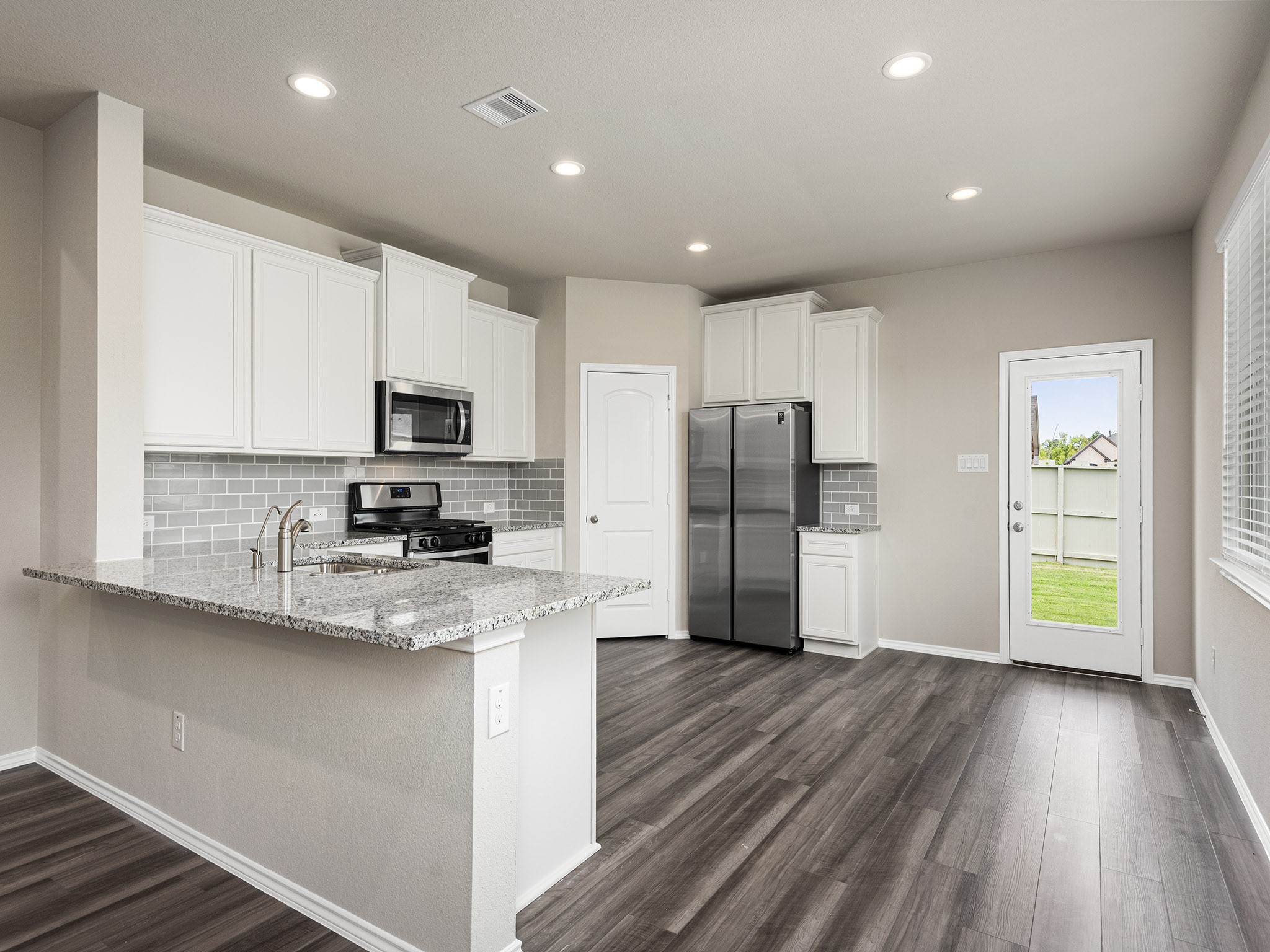 9278 Inland Leather Lane Conroe, TX 77385 - Photo 4 of 35