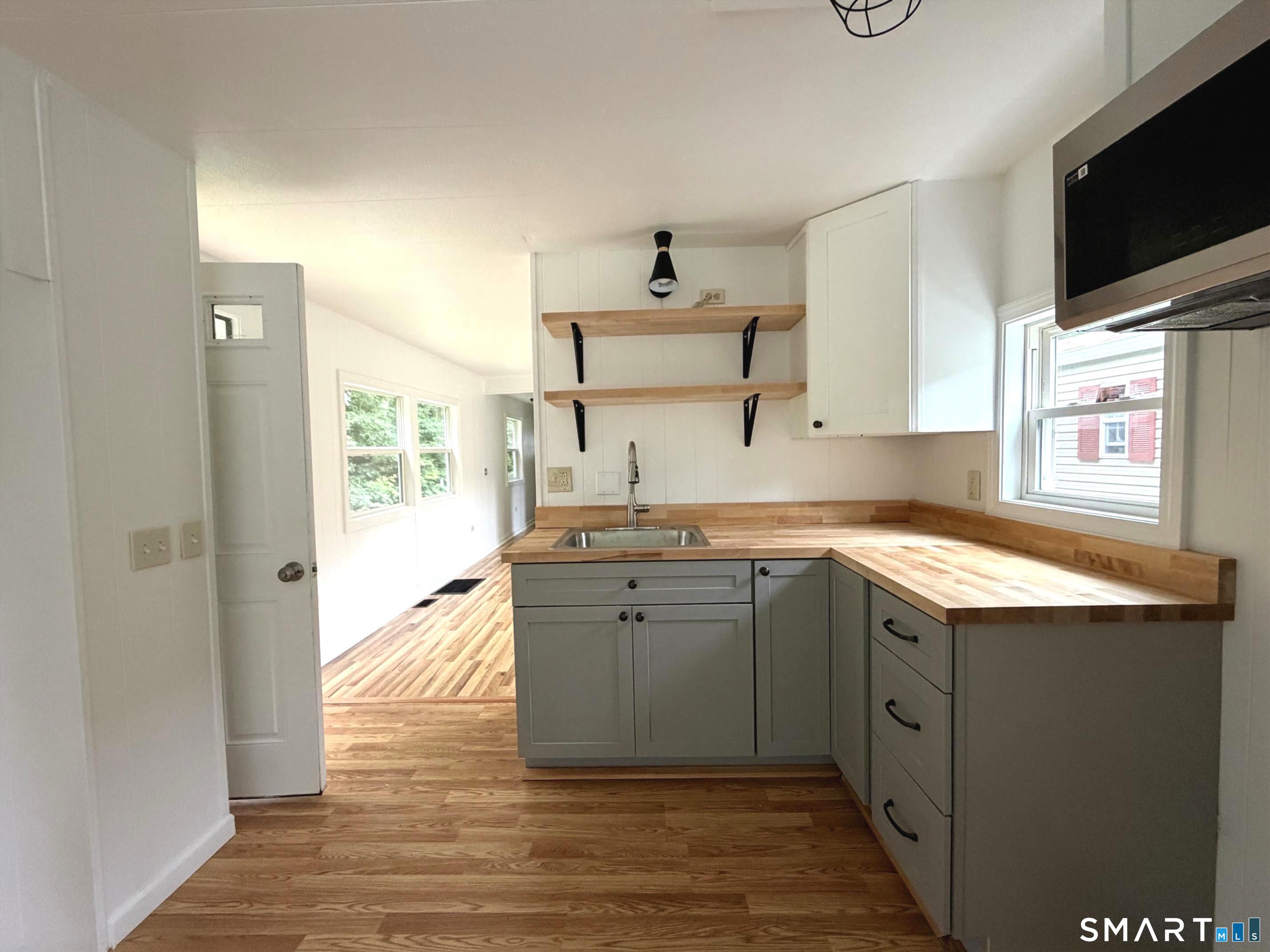 270 Boston Post Road Waterford, CT 06385 - Photo 2 of 11 Gallery Image 2