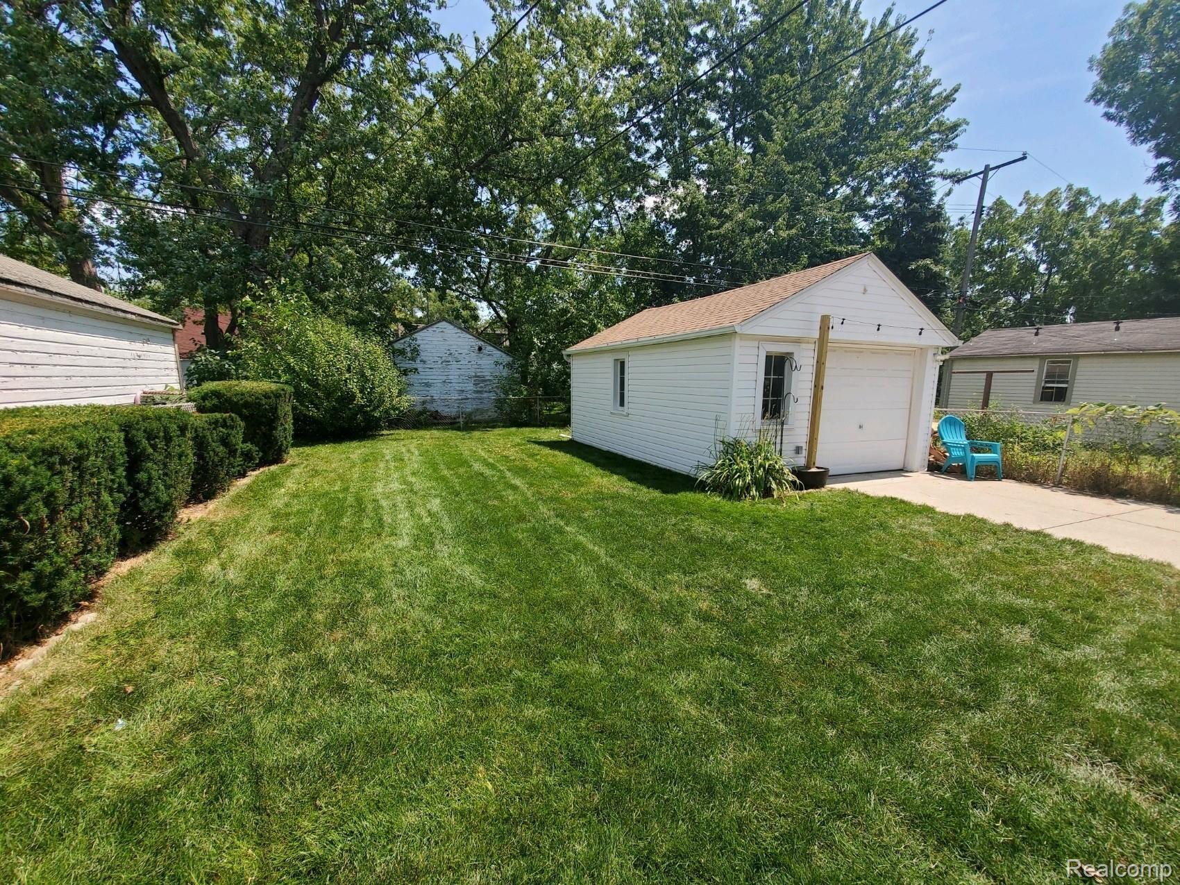 22844 Roxana Avenue Eastpointe, MI 48021 - Photo 24 of 26 IMG_1338.JPG