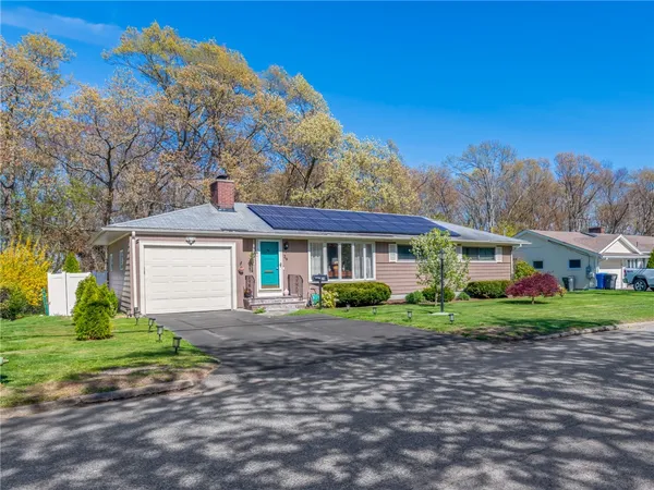 $499,900 | 29 Sweetbriar Drive, Cranston, RI 02920