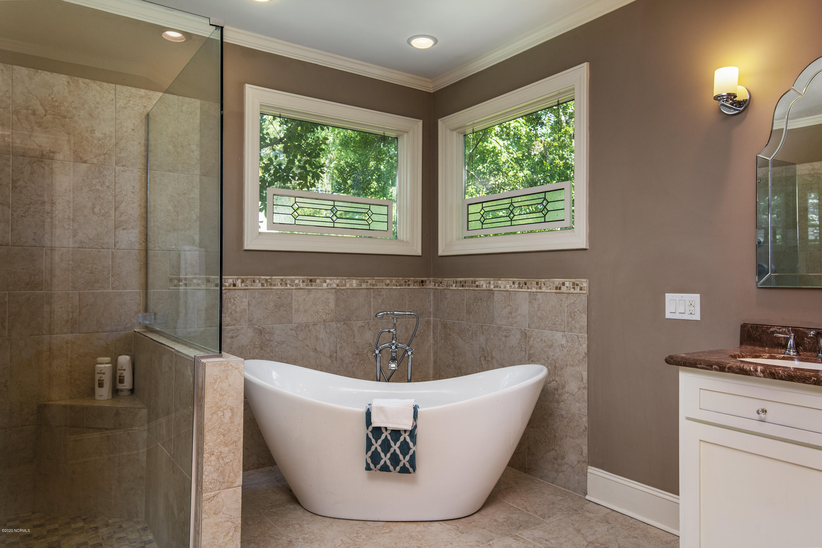 202 Castle Ridge Road New Bern, NC 28562 - Photo 21 of 72 Soaker tub