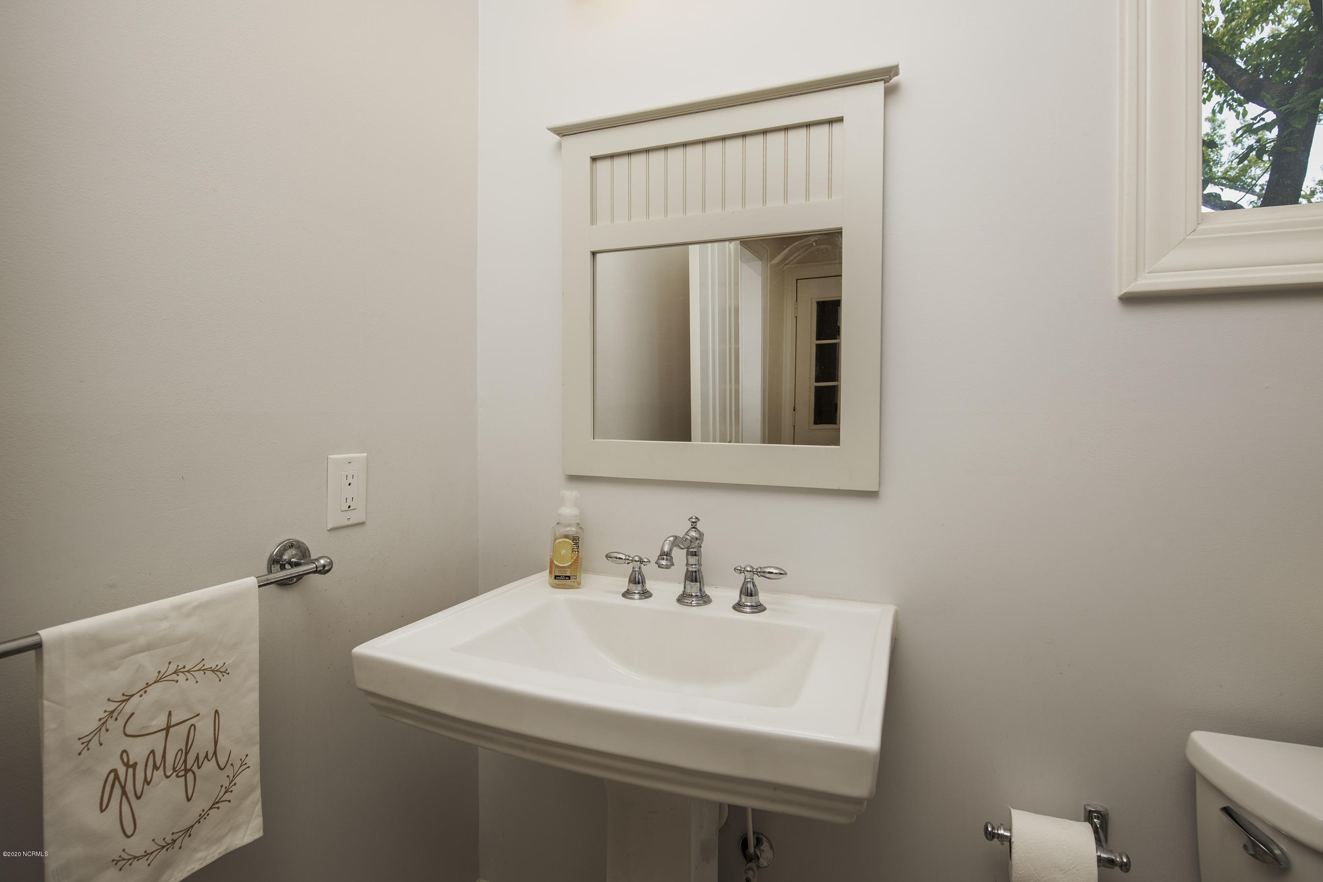 202 Castle Ridge Road New Bern, NC 28562 - Photo 24 of 72 Half Bath on Main Level