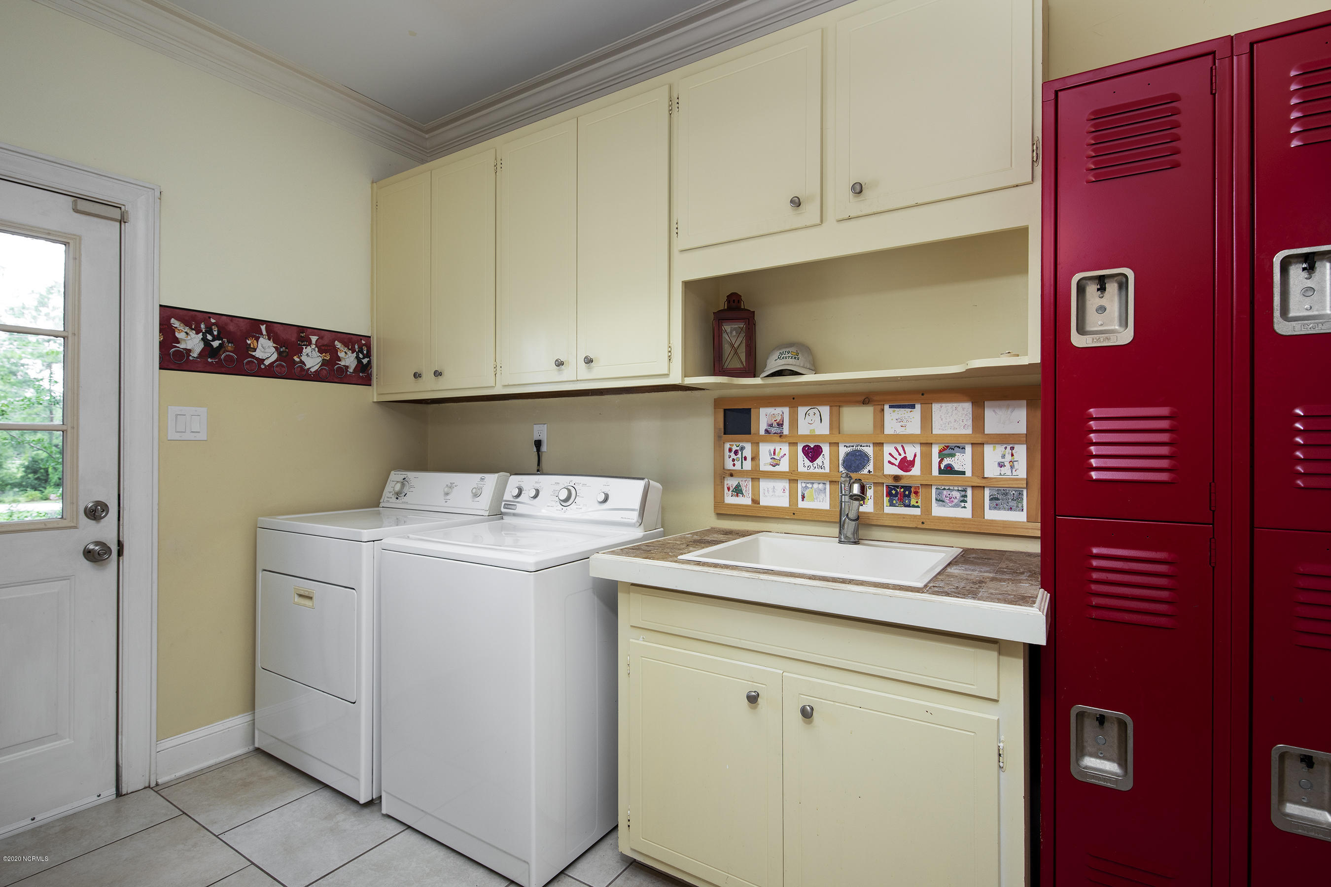 202 Castle Ridge Road New Bern, NC 28562 - Photo 25 of 72 Utility Sink and Red Storage Lockers!