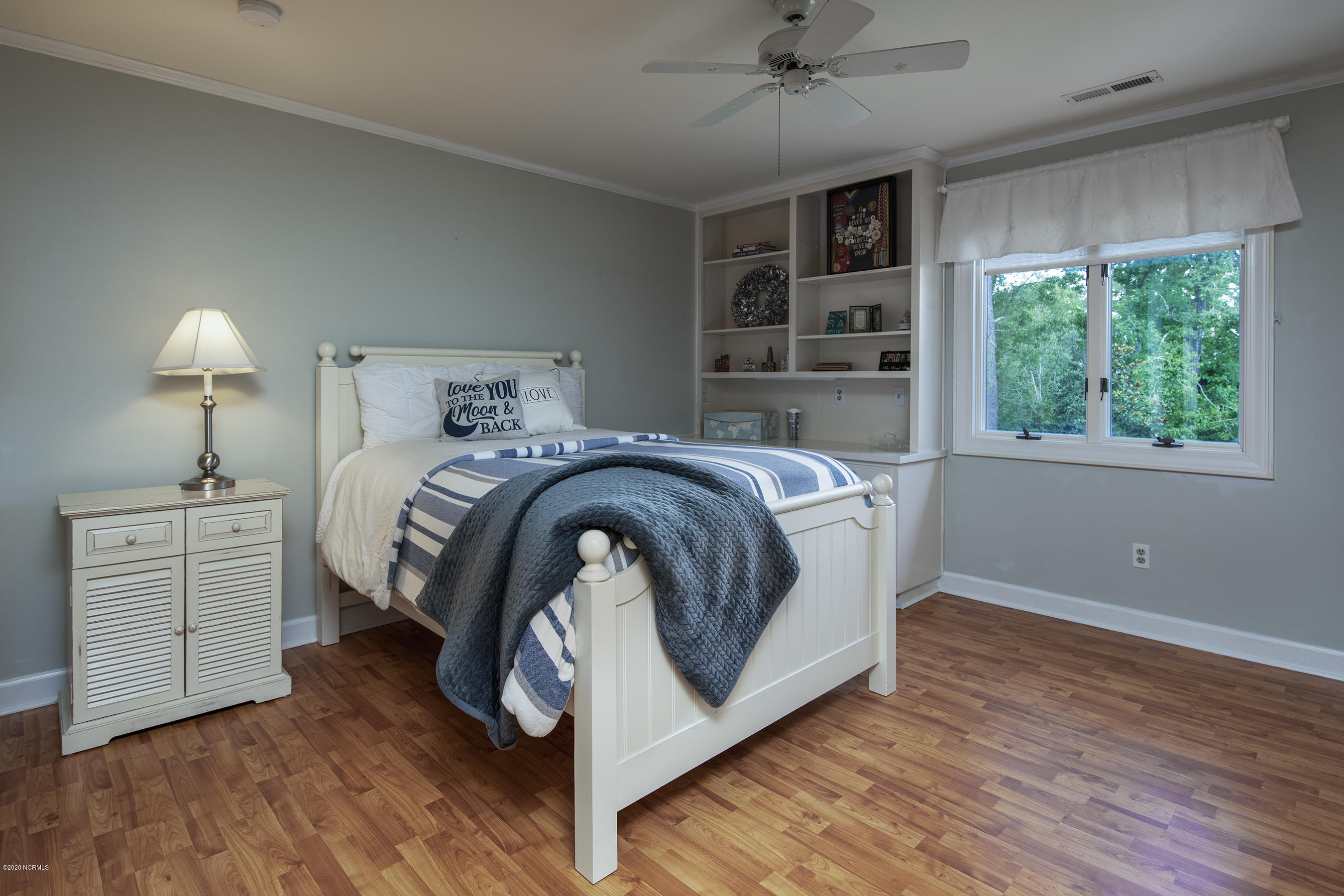 202 Castle Ridge Road New Bern, NC 28562 - Photo 30 of 72 Built Ins and Desk