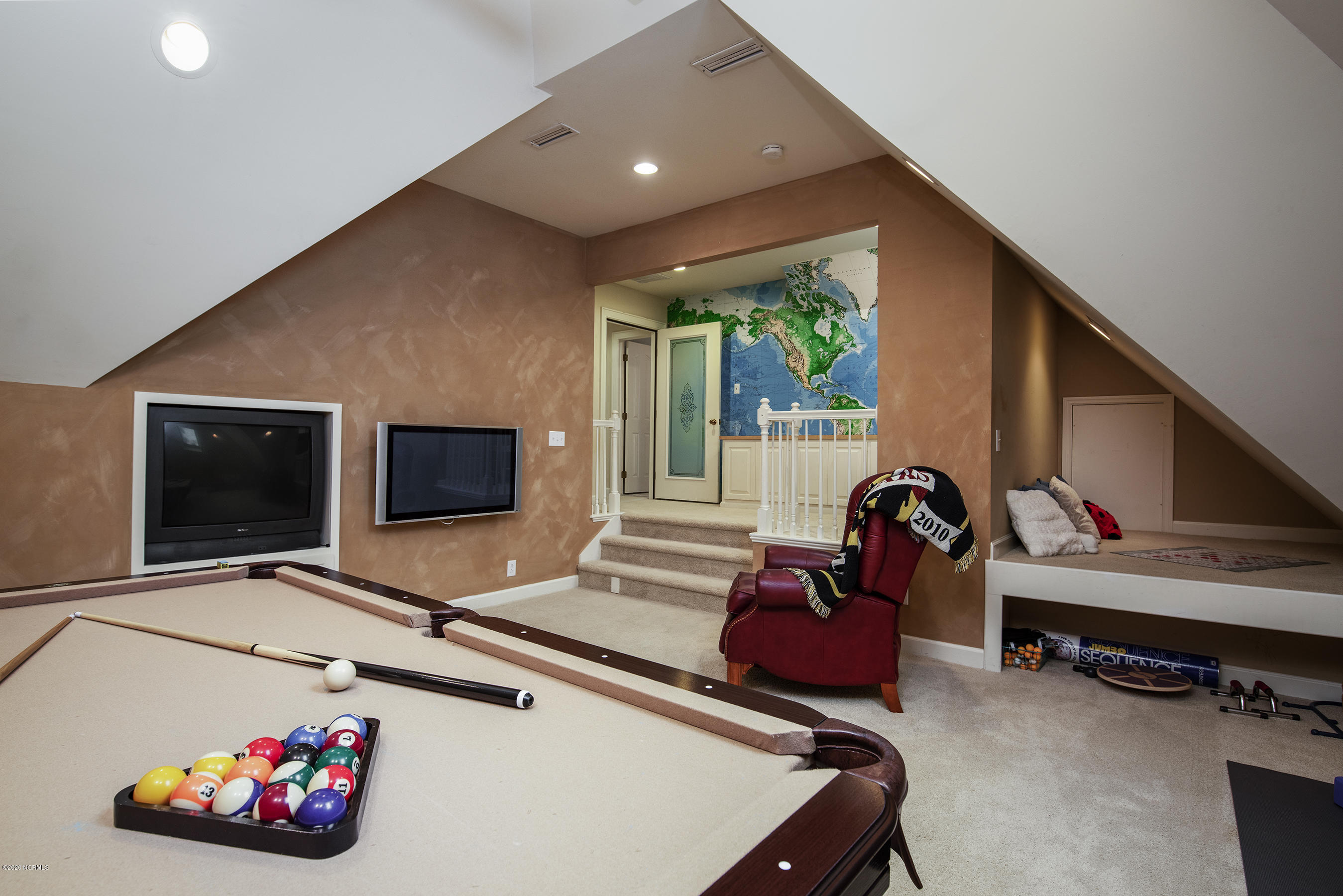 202 Castle Ridge Road New Bern, NC 28562 - Photo 39 of 72 TVs will Stay, Don’t Miss the Reading Nook!