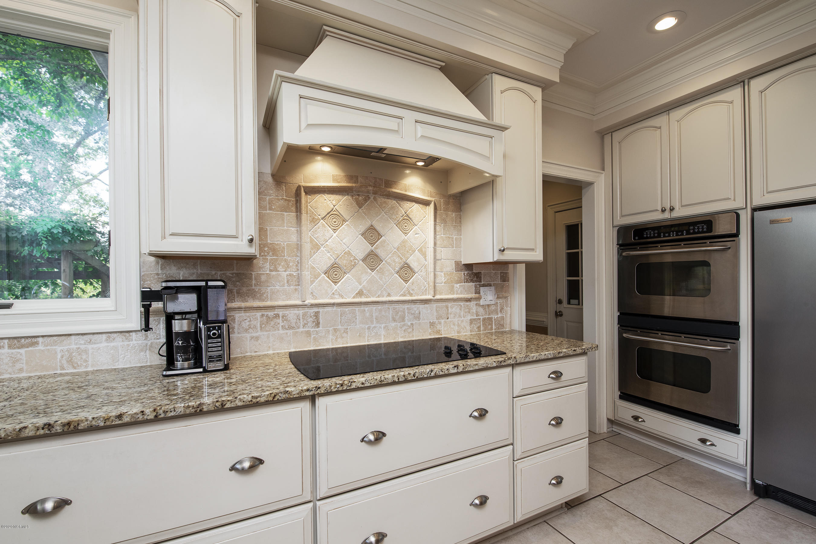 202 Castle Ridge Road New Bern, NC 28562 - Photo 8 of 72 Vented Hood and Cooktop