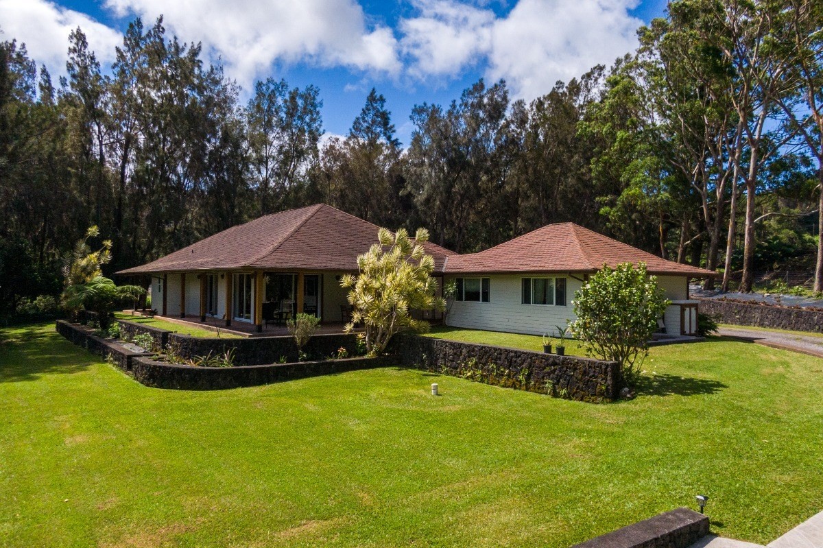 Maliu Ridge in North Kohala on the Big Island of Hawaii is one of the most well established one acre++ neighborhoods in the exquisite farming and ranching community of Hawi.