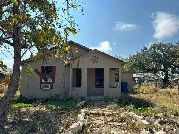 $89,999 | 808 Bowen Street, Pleasanton, TX 78064