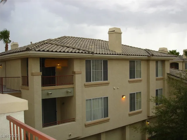 $1,700 | 7139 South Durango Drive, Unit 305, Las Vegas, NV 89113