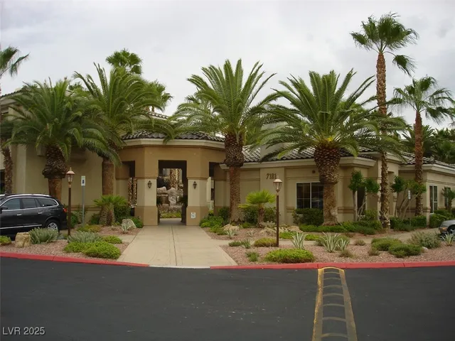 $1,700 | 7139 South Durango Drive, Unit 305, Las Vegas, NV 89113