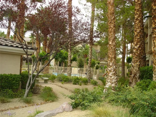 $1,700 | 7139 South Durango Drive, Unit 305, Las Vegas, NV 89113