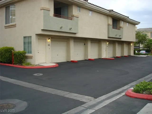 $1,700 | 7139 South Durango Drive, Unit 305, Las Vegas, NV 89113