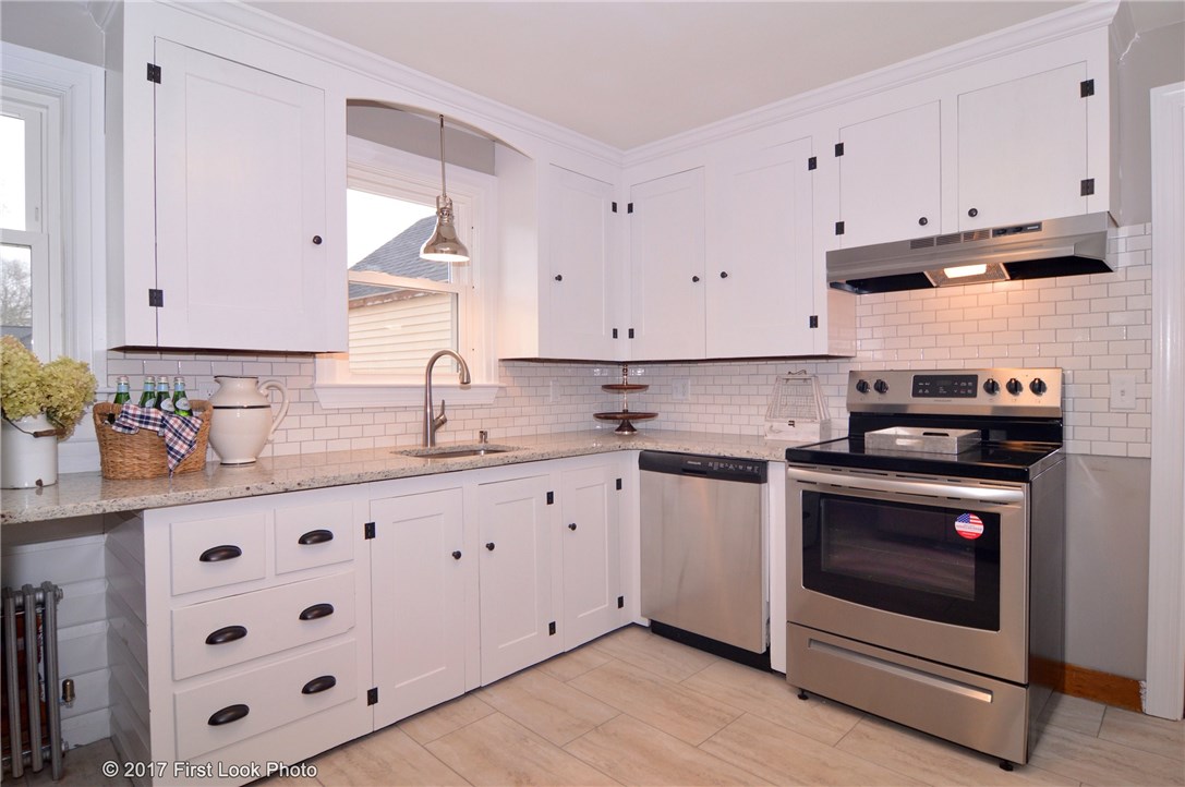 111 Community Road Warwick, RI 02889 - Photo 12 of 35