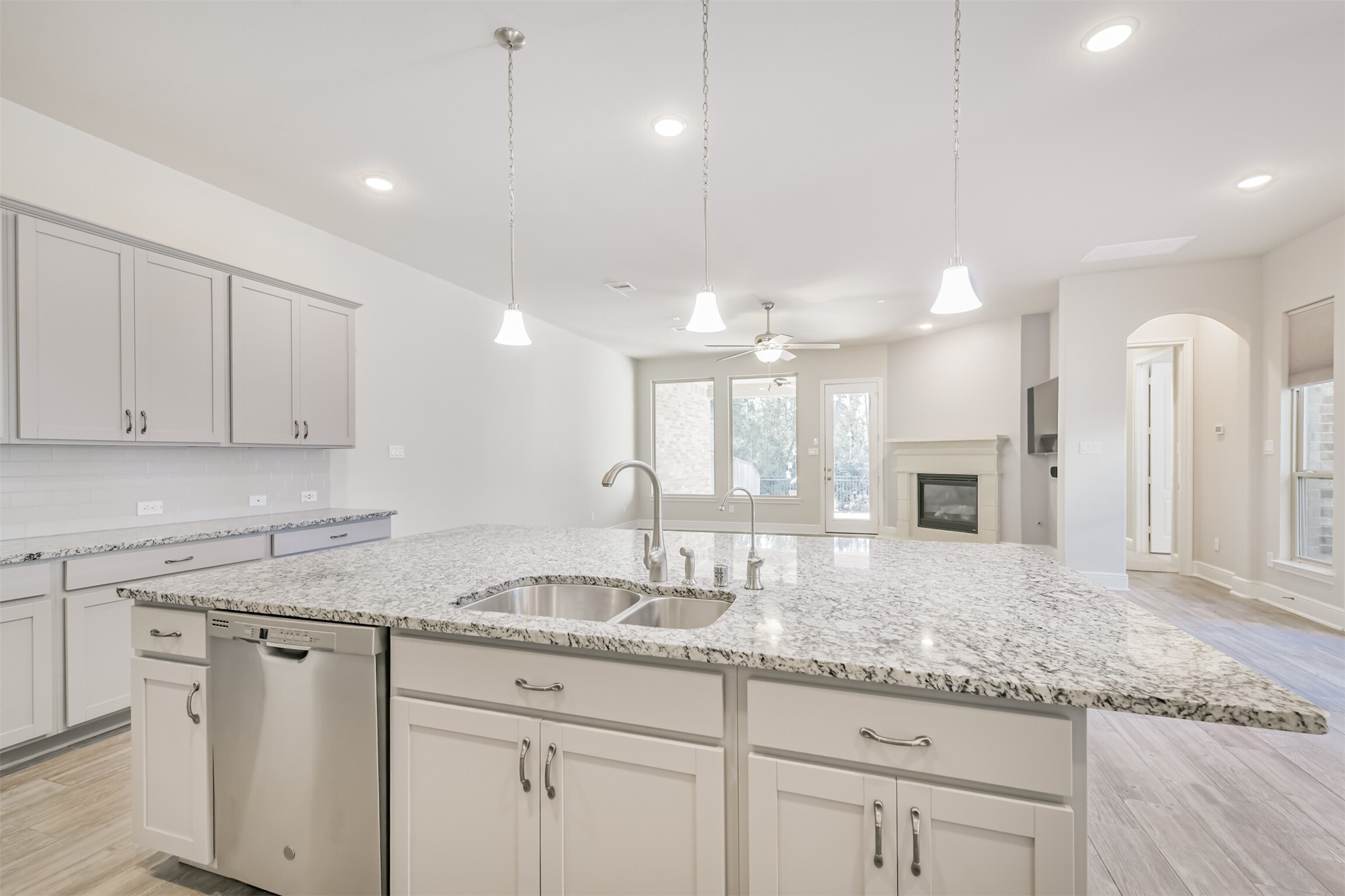 210 Liatris Court Conroe, TX 77304 - Photo 14 of 45