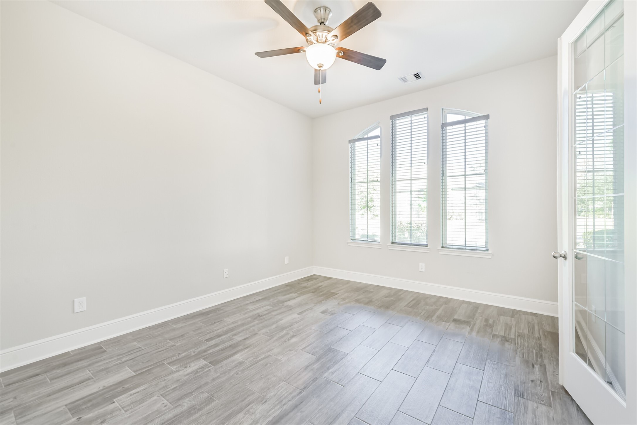 210 Liatris Court Conroe, TX 77304 - Photo 22 of 45