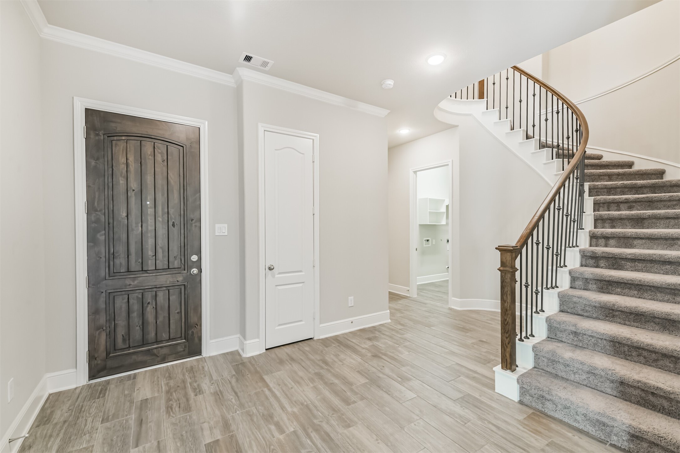 210 Liatris Court Conroe, TX 77304 - Photo 5 of 45