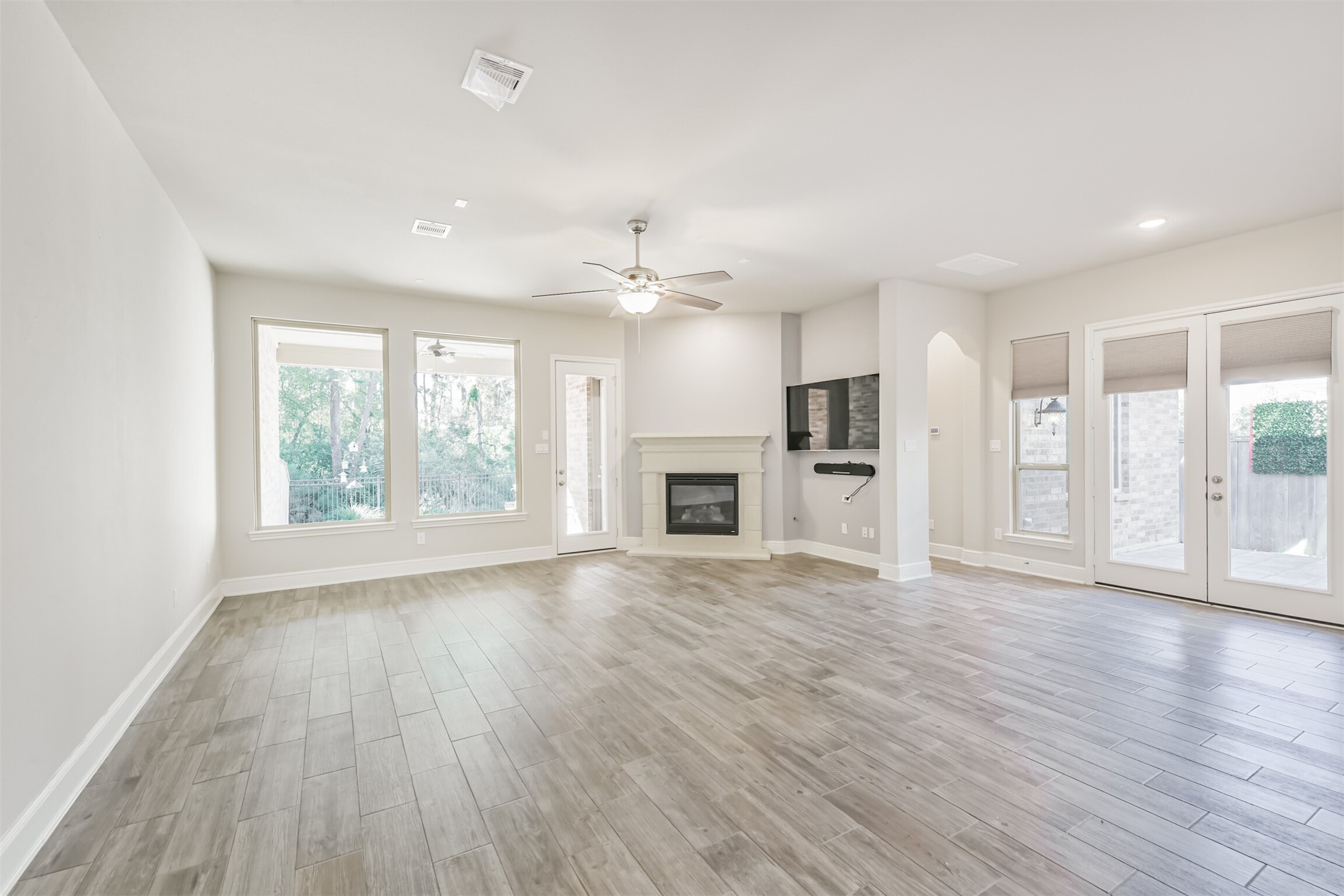 210 Liatris Court Conroe, TX 77304 - Photo 7 of 45