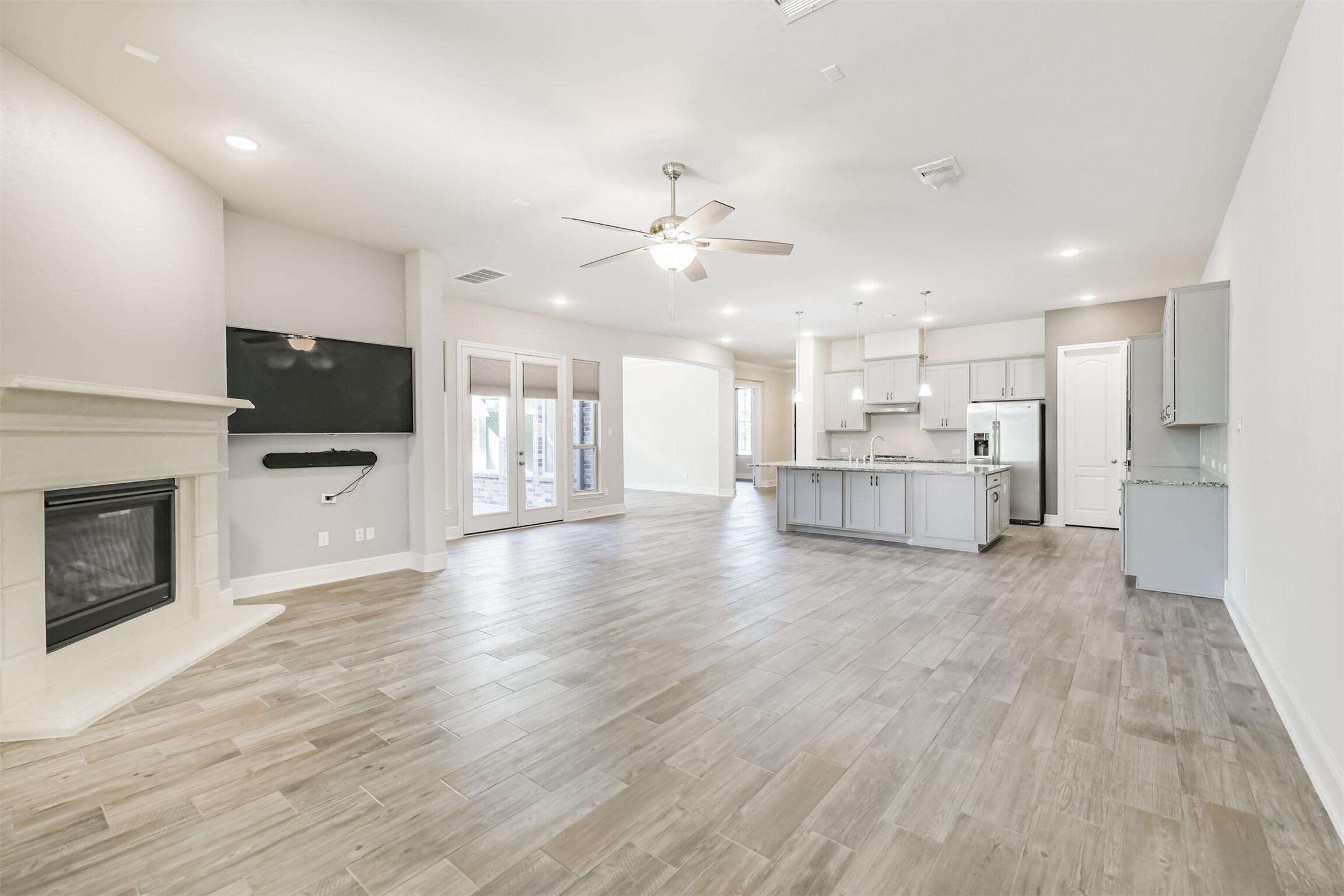 210 Liatris Court Conroe, TX 77304 - Photo 8 of 45