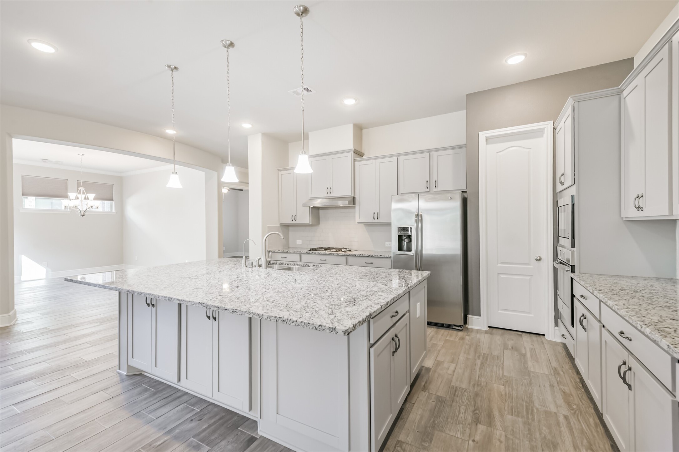 210 Liatris Court Conroe, TX 77304 - Photo 10 of 45