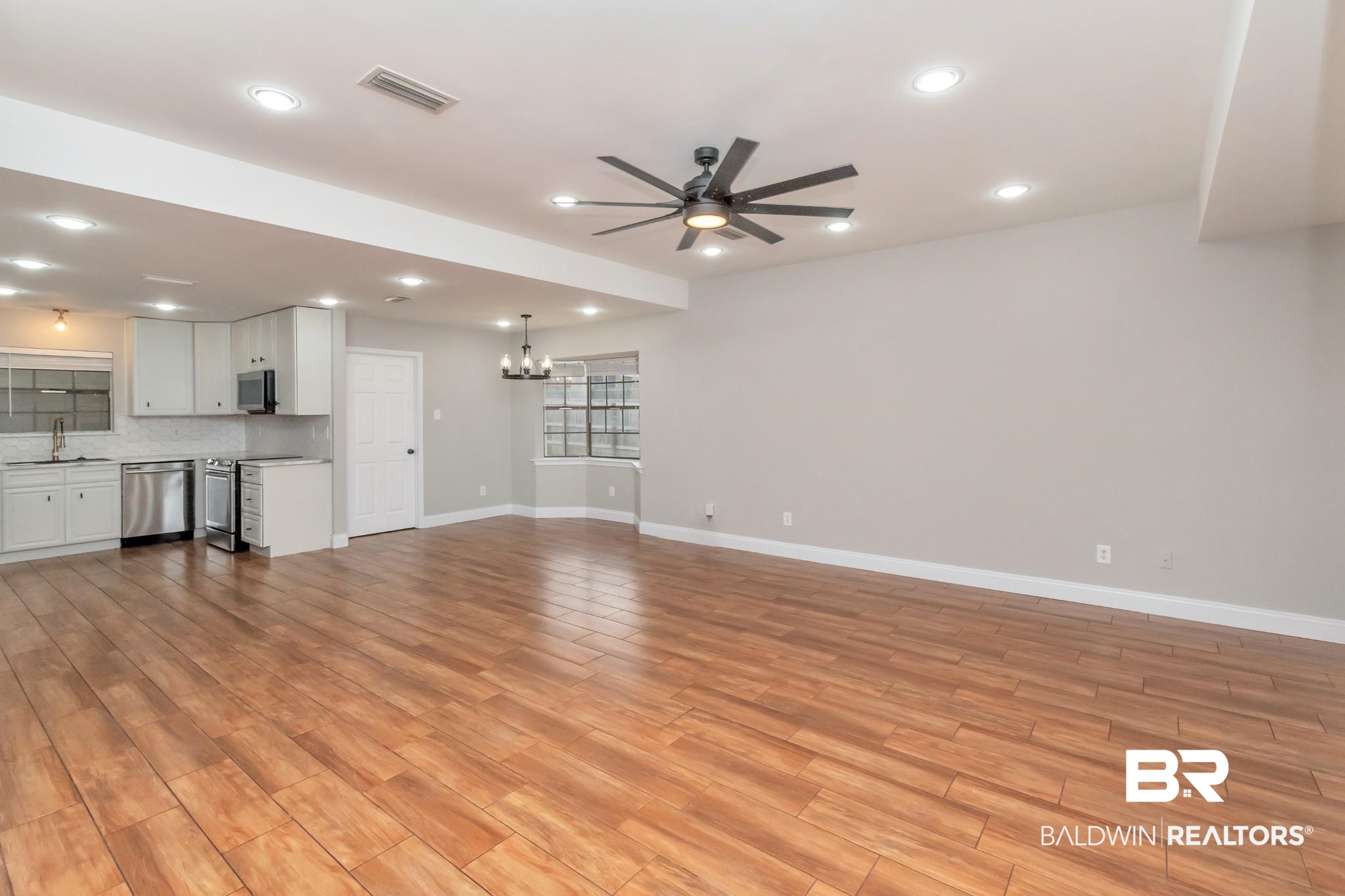 6608 Gas Light Lane West Mobile, AL 36695 - Photo 4 of 33
