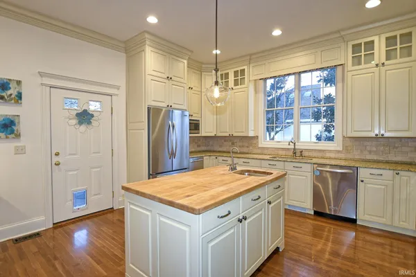 $619,900 | 1521 Larkinwood, Evansville, IN 47715