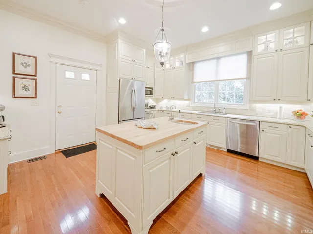 $669,800 | 1521 Larkinwood, Evansville, IN 47715