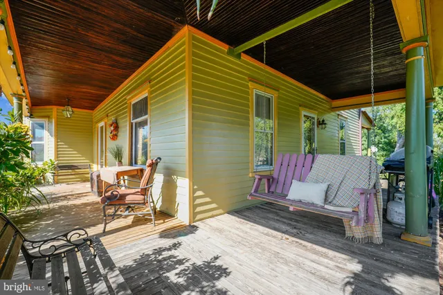 $925,000 | 45 East Broad Way, Lovettsville, VA 20180