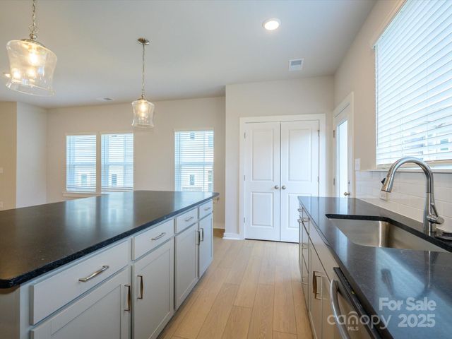 $483,237 | 1104 Bismuth Lane, Charlotte, NC 28211