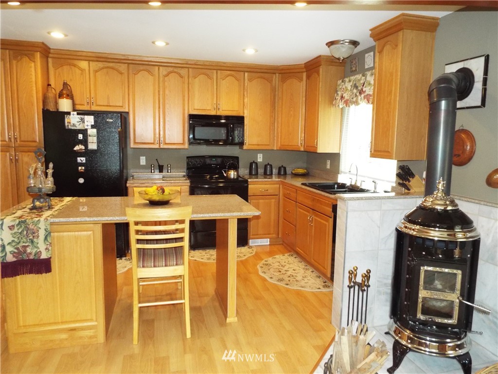 14872 Crescent Valley Road Southeast Olalla, WA 98359 - Photo 16 of 25 Gallery Image 16