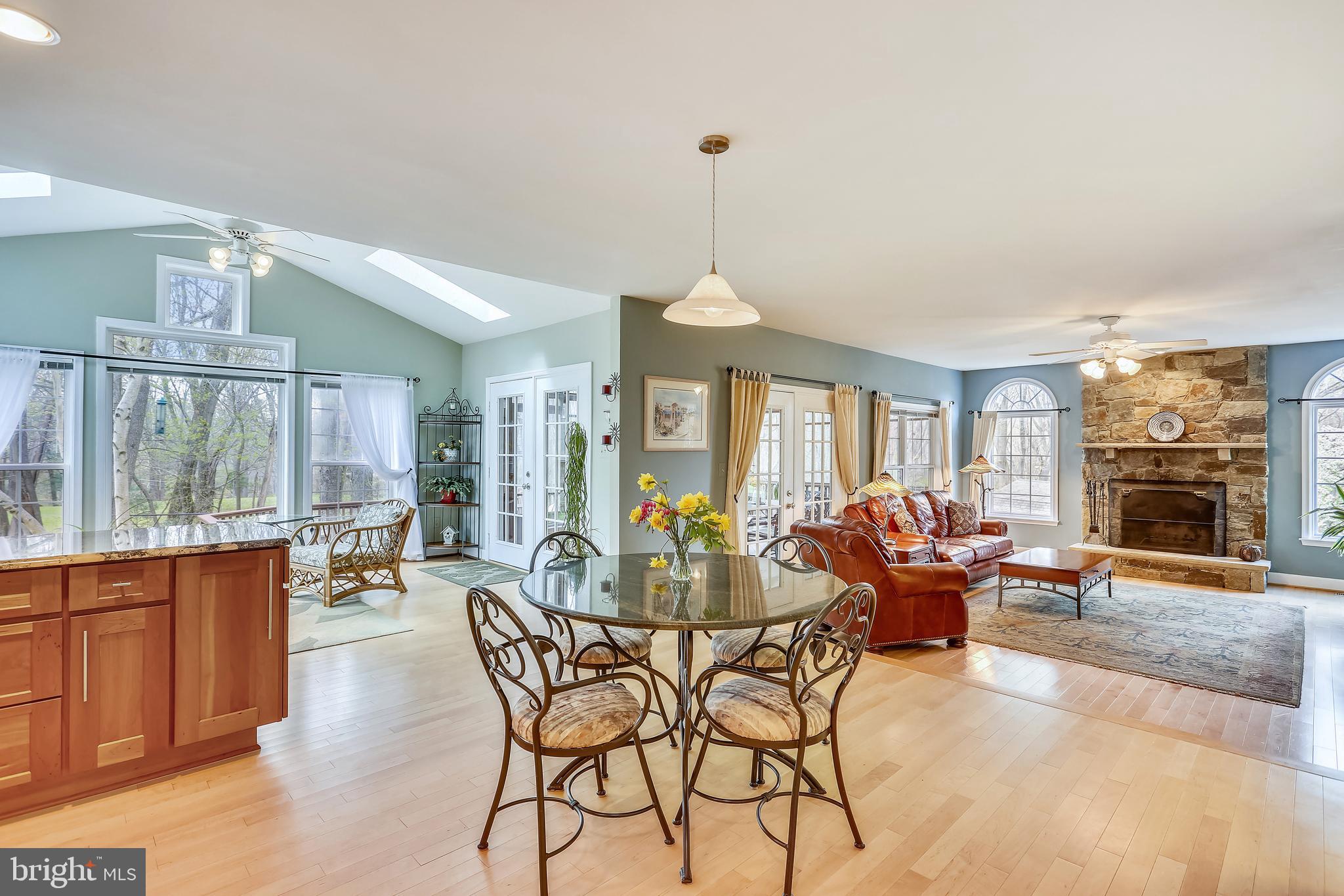 20931 Sunnyacres Road Gaithersburg, MD 20882 - Photo 22 of 83 Breakfast area overlooks family & morning rooms