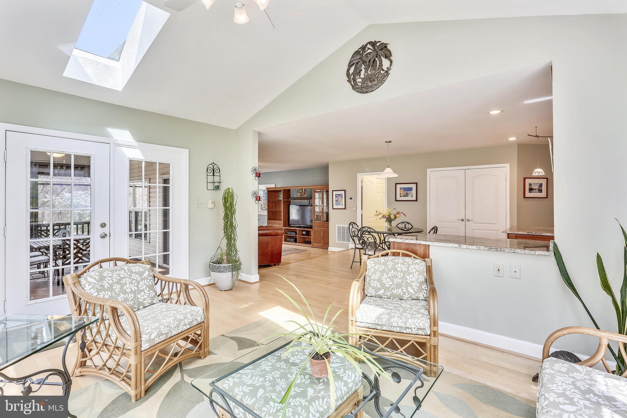 20931 Sunnyacres Road Gaithersburg, MD 20882 - Photo 24 of 83 Morning room is open to breakfast area & kitchen