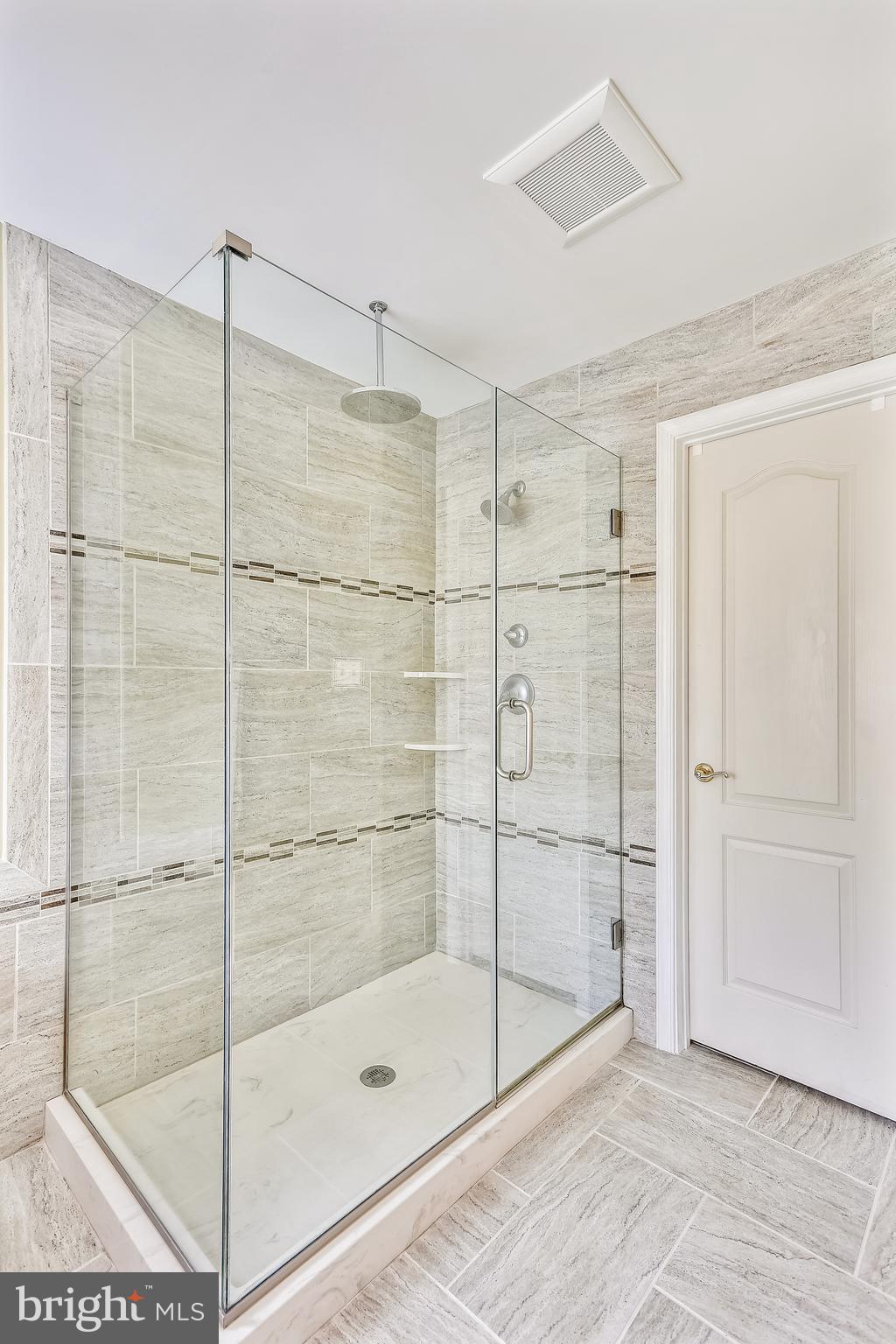 20931 Sunnyacres Road Gaithersburg, MD 20882 - Photo 39 of 83 Separate shower with frameless shower door