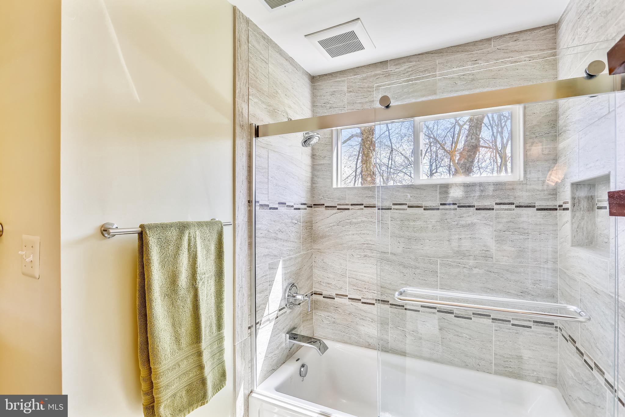 20931 Sunnyacres Road Gaithersburg, MD 20882 - Photo 46 of 83 Updated hall bathroom