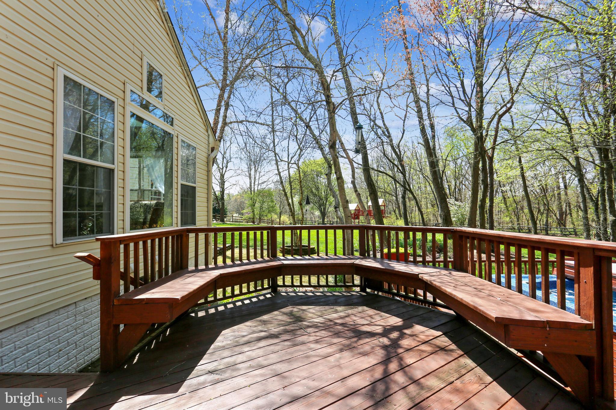 20931 Sunnyacres Road Gaithersburg, MD 20882 - Photo 62 of 83 Built-in bench seating