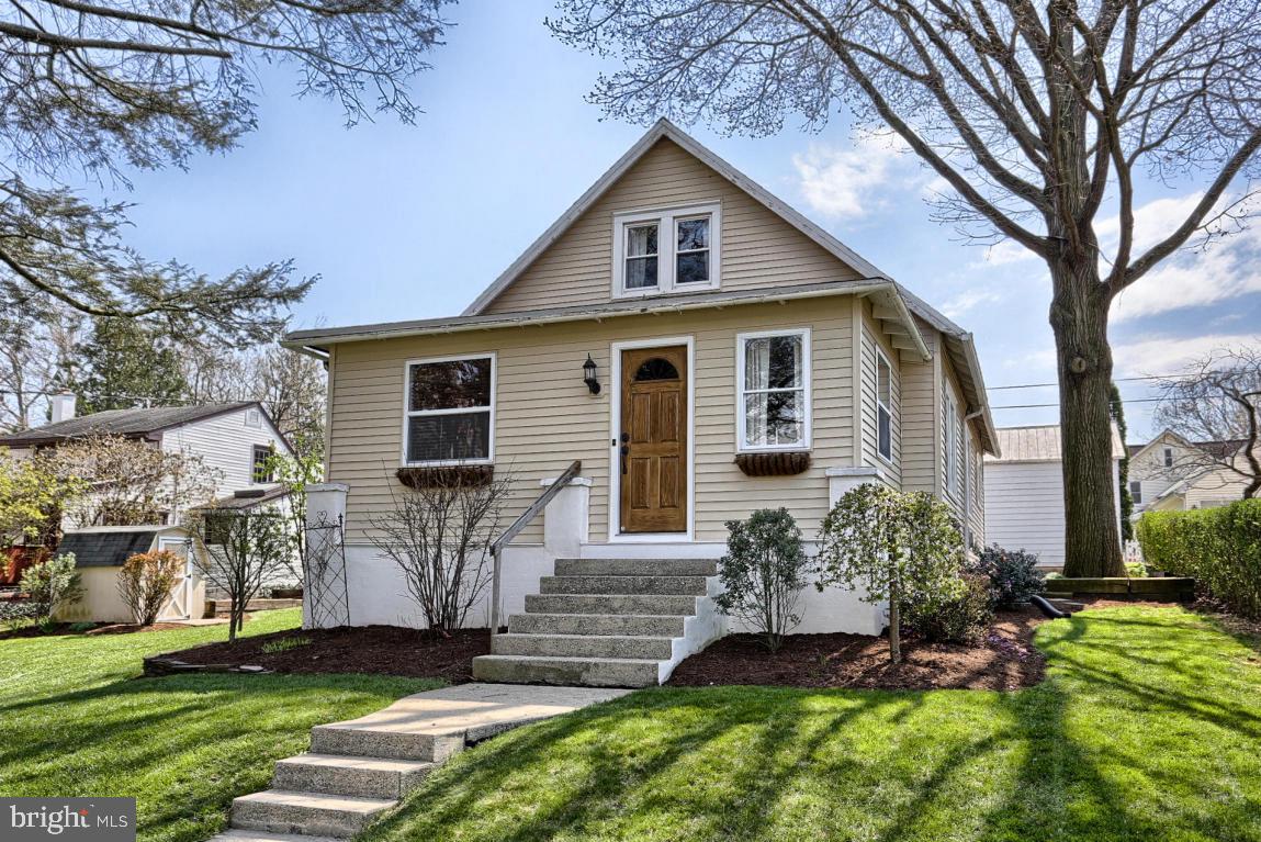 208 Leaman Street Lititz, PA 17543 - Photo 1 of 33 Gallery Image 1