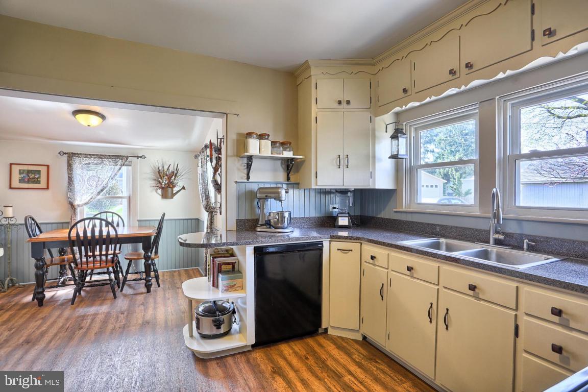 208 Leaman Street Lititz, PA 17543 - Photo 12 of 33 Gallery Image 12