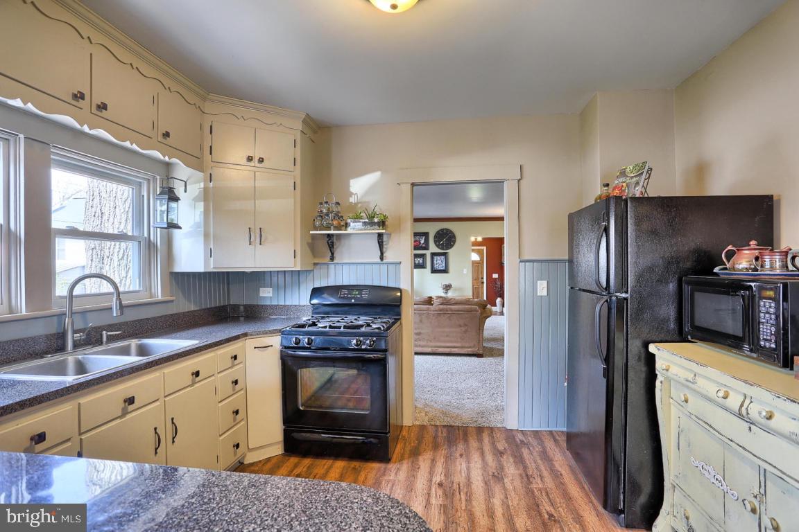 208 Leaman Street Lititz, PA 17543 - Photo 17 of 33 Gallery Image 17