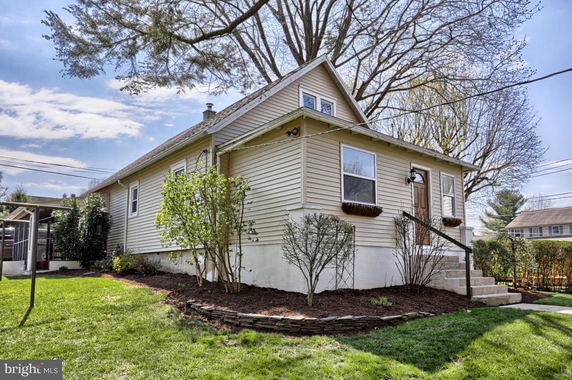 208 Leaman Street Lititz, PA 17543 - Photo 3 of 33 Gallery Image 3