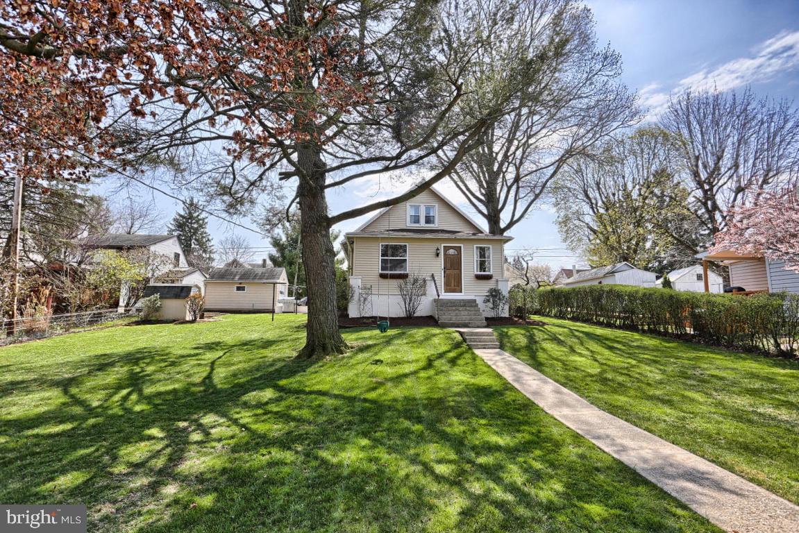 208 Leaman Street Lititz, PA 17543 - Photo 4 of 33 Gallery Image 4