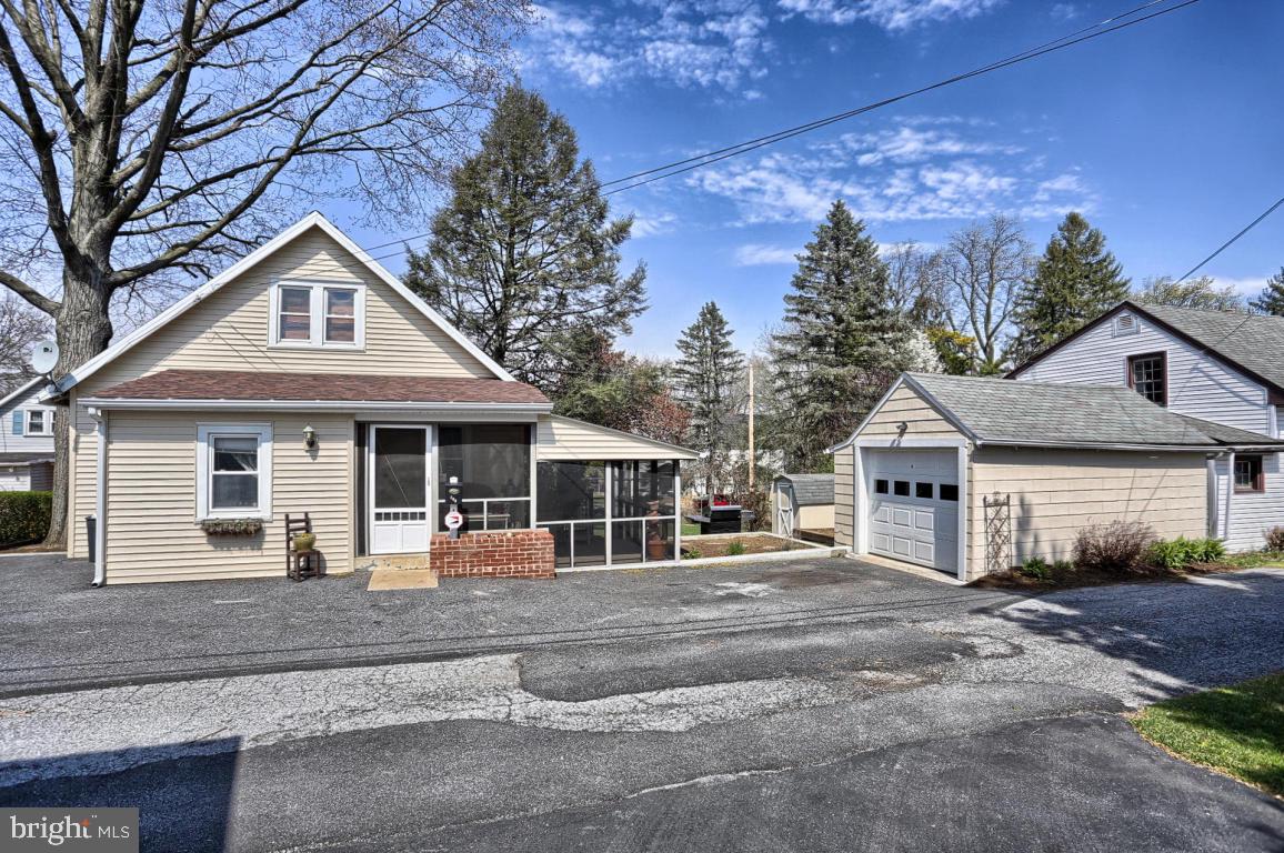 208 Leaman Street Lititz, PA 17543 - Photo 6 of 33 Gallery Image 6