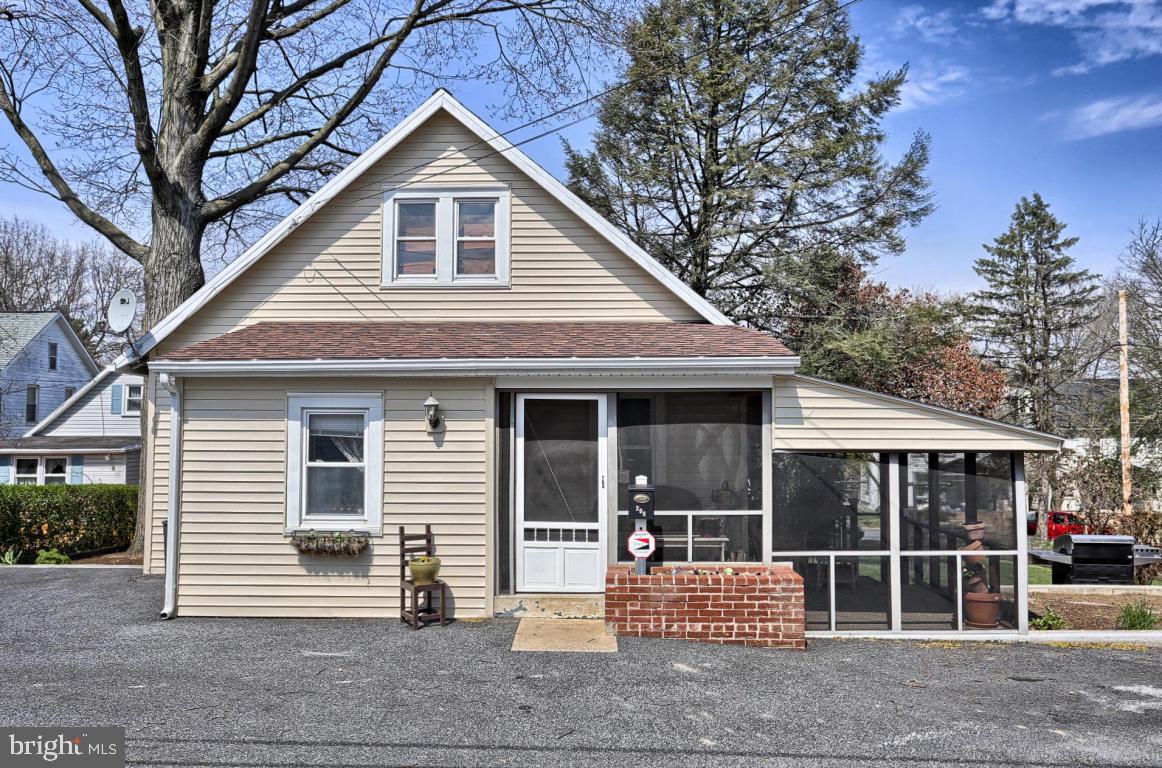 208 Leaman Street Lititz, PA 17543 - Photo 7 of 33 Gallery Image 7