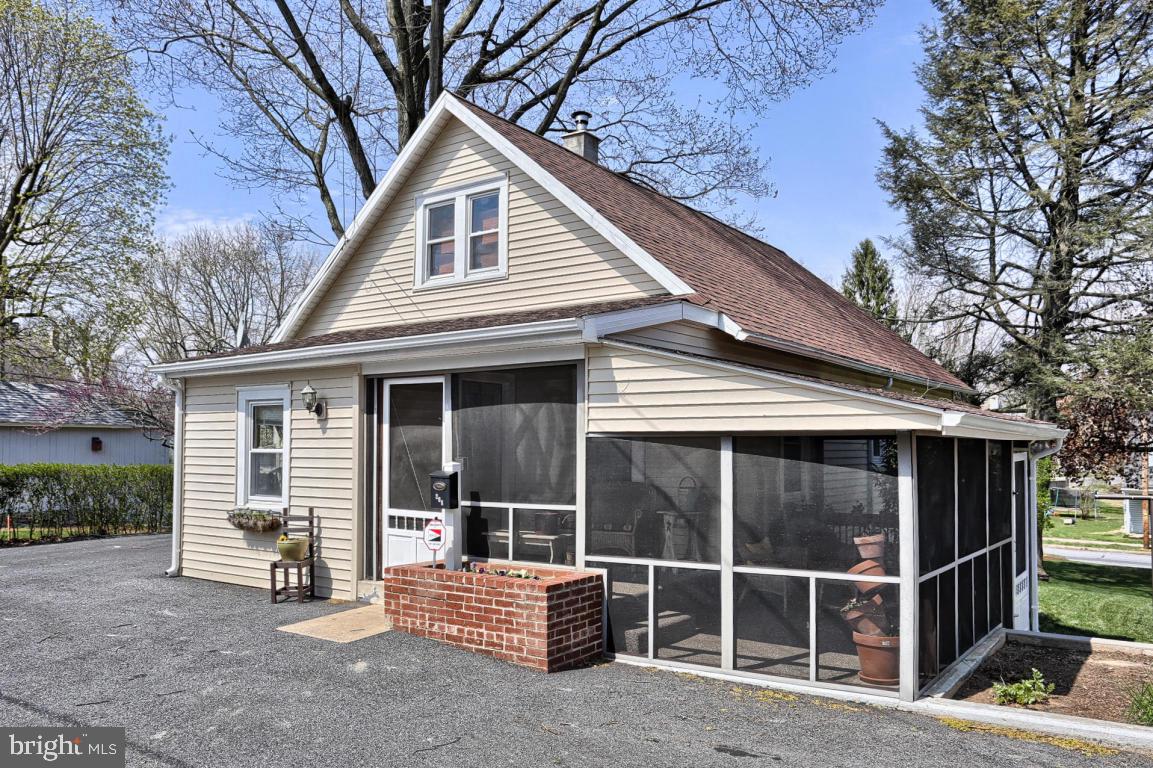 208 Leaman Street Lititz, PA 17543 - Photo 8 of 33 Gallery Image 8