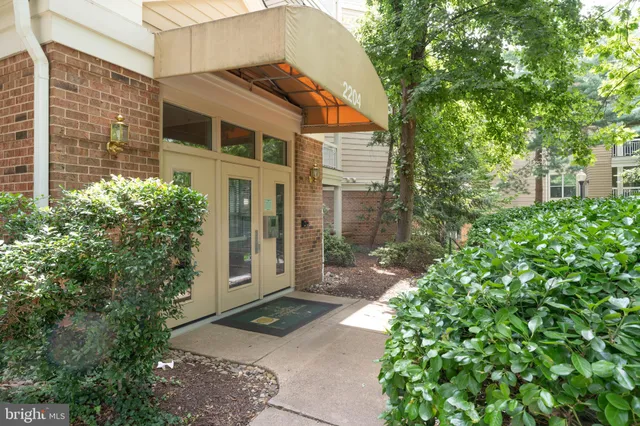 $1,975 | 2204 Westcourt Lane, Unit 210, Herndon, VA 20170
