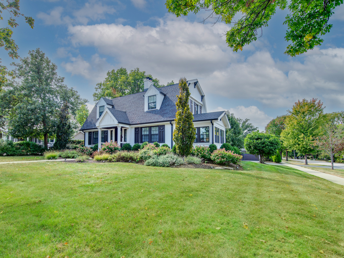 430 North Maple Street Itasca, IL 60143 - Photo 2 of 43 a front view of a house with a yard
