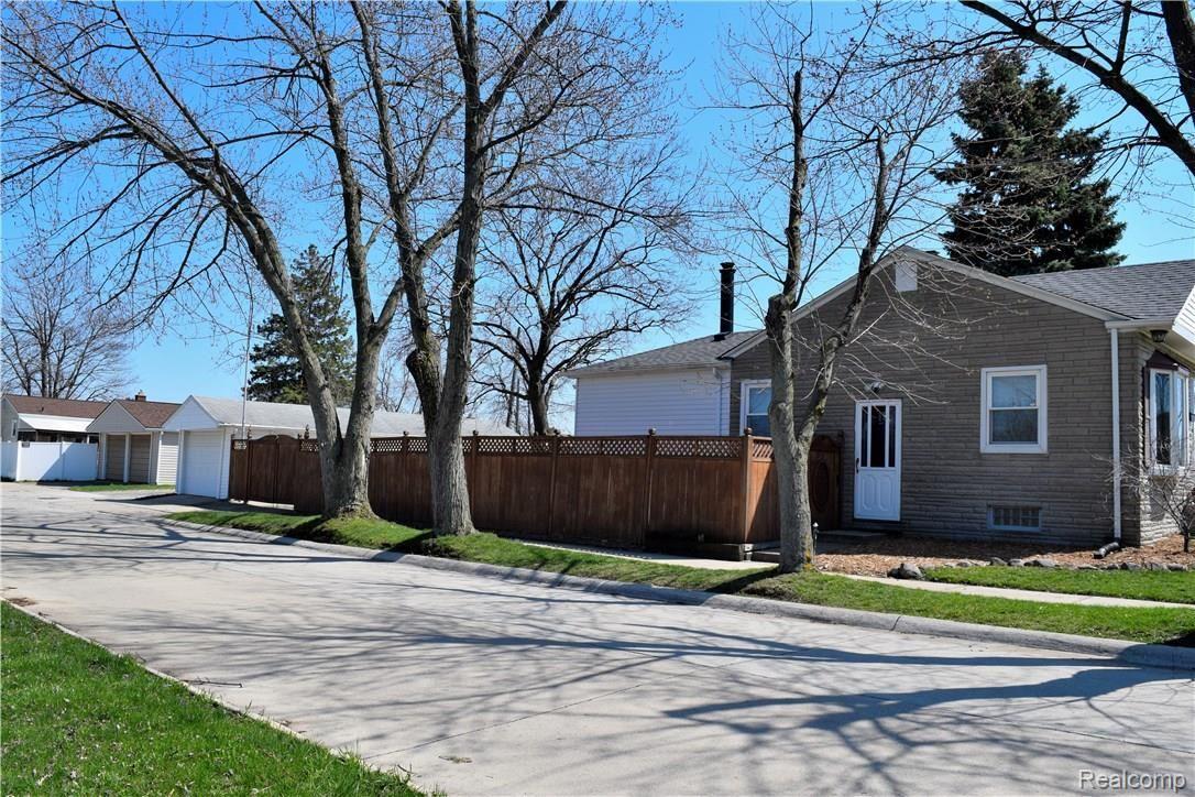 17505 Reno Street Riverview, MI 48193 - Photo 34 of 35 DSC_1127.JPG