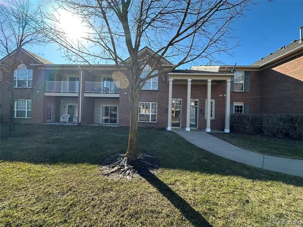 $1,900 | 13106 Chesapeake Circle, Walled Lake, MI 48390